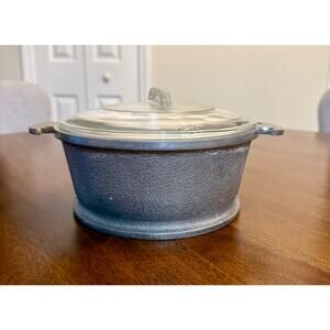 Vintage Guardian Service 4 quart Dutch Oven.